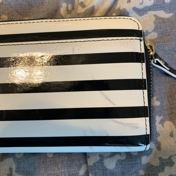 Kate Spade Neda Patent Stripe zip wallet - Picture 2 of 3